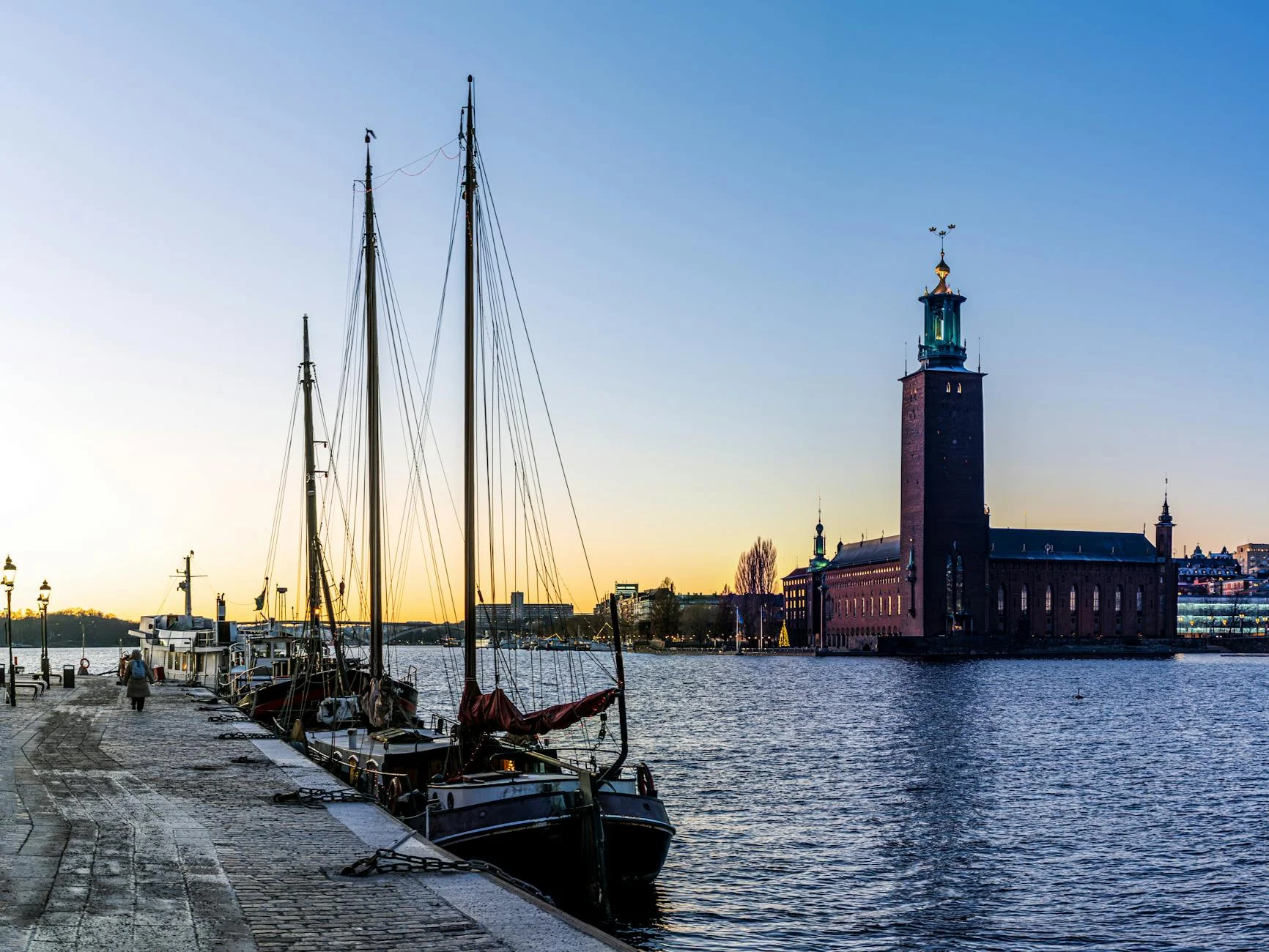 Bröllopsboom i stadshuset när kostnaderna skenar