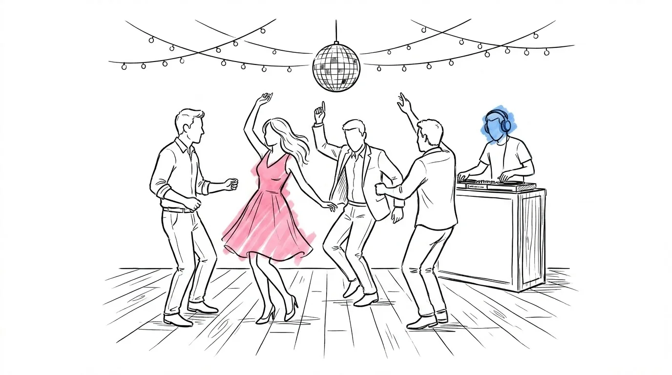 Silhuetter av dansande personer på dansgolv med DJ-bås och ljusslingor